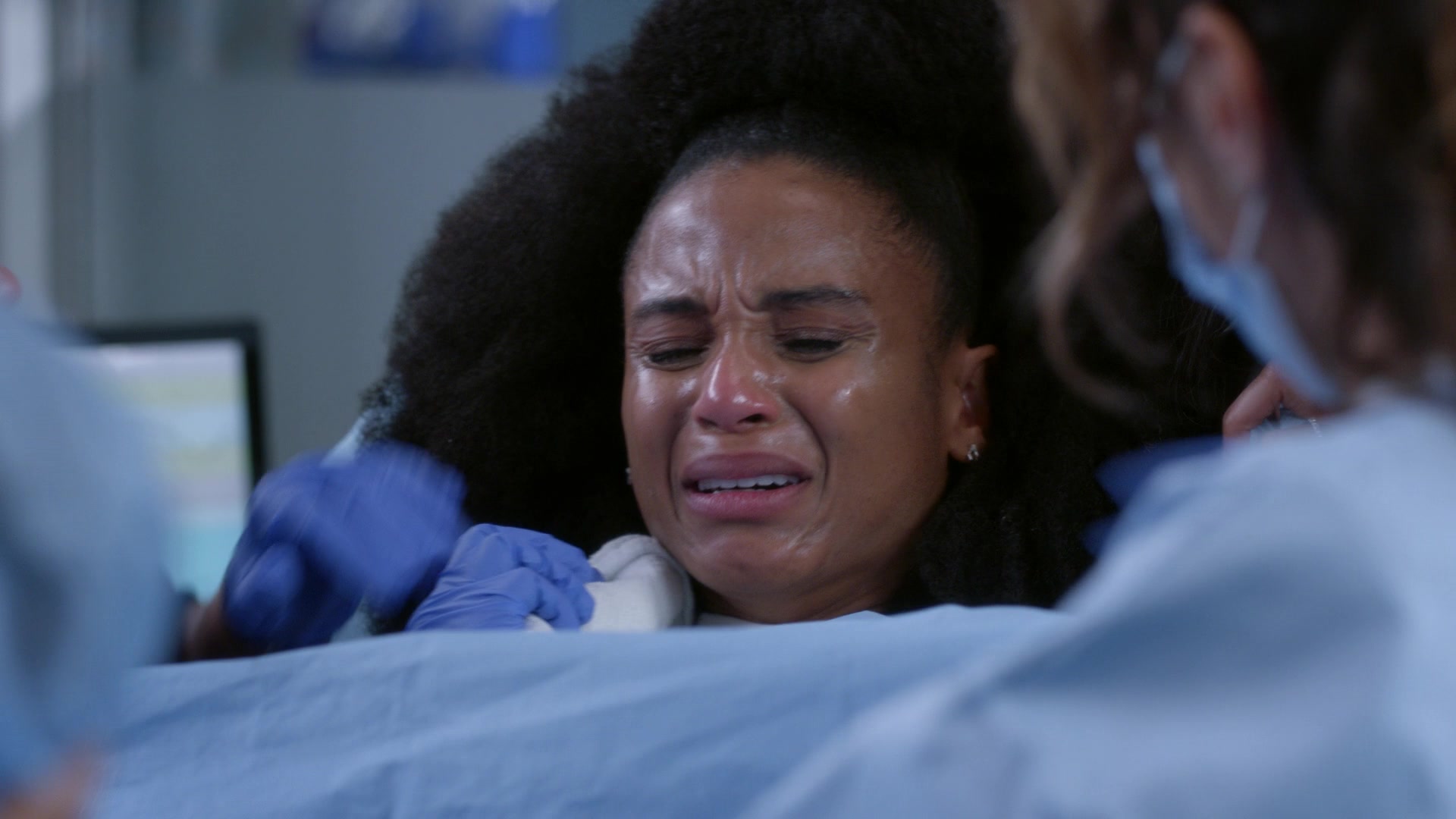 Greys_Anatomy_S19E11_1637.jpg