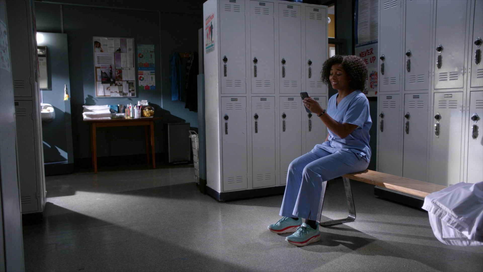 Greys_Anatomy_S19E11_1913.jpg