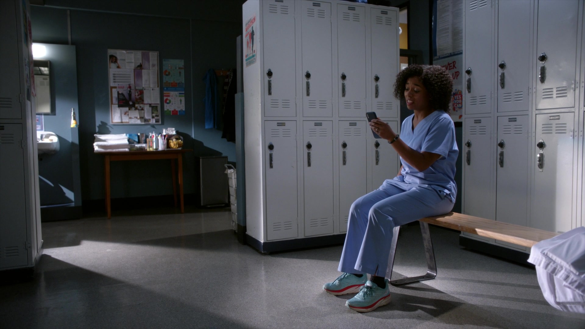 Greys_Anatomy_S19E11_1915.jpg
