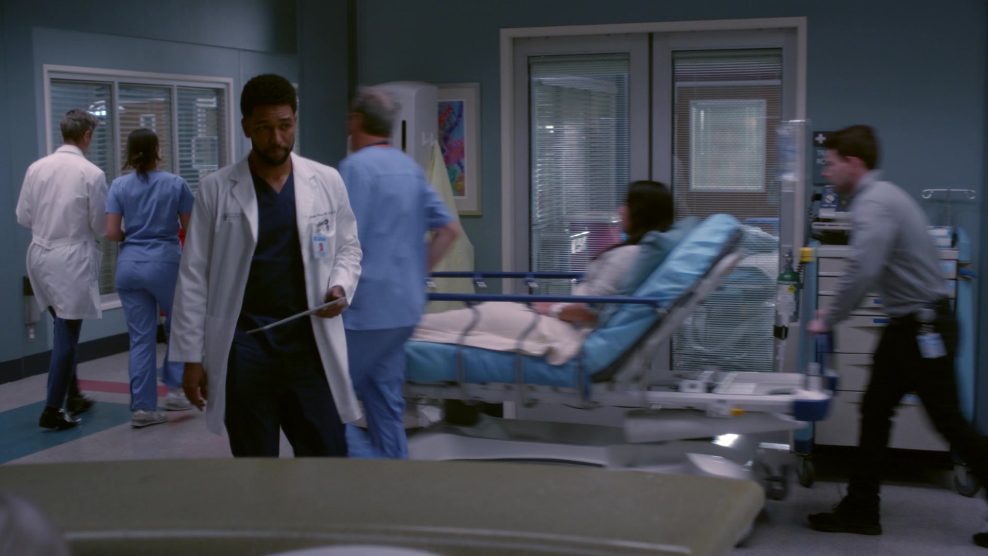 Greys_Anatomy_S19E11_1930.jpg