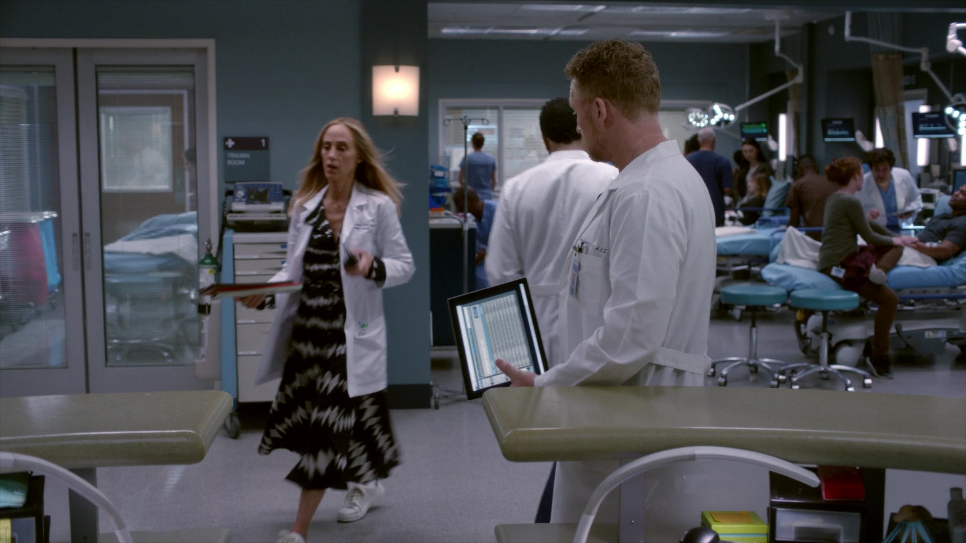 Greys_Anatomy_S19E11_1954.jpg