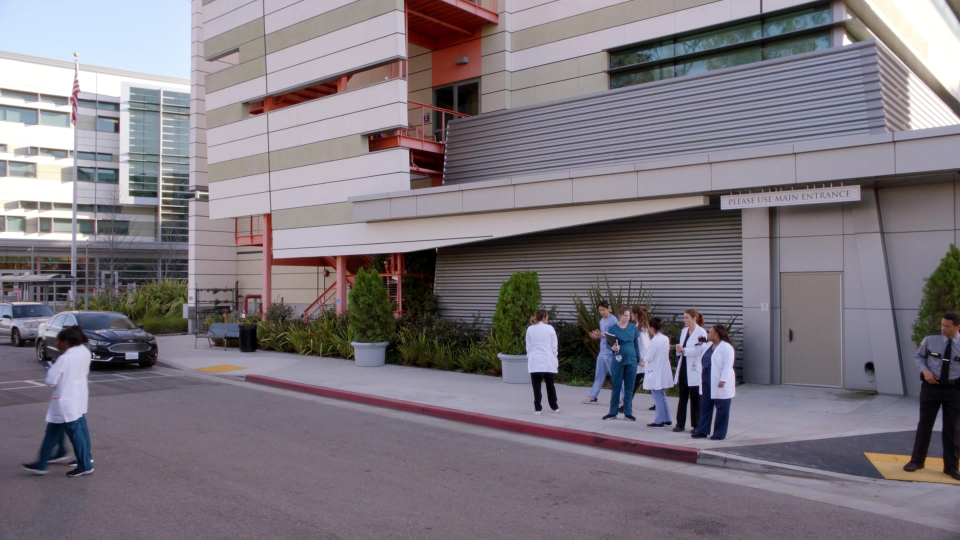Greys_Anatomy_S19E11_1981.jpg