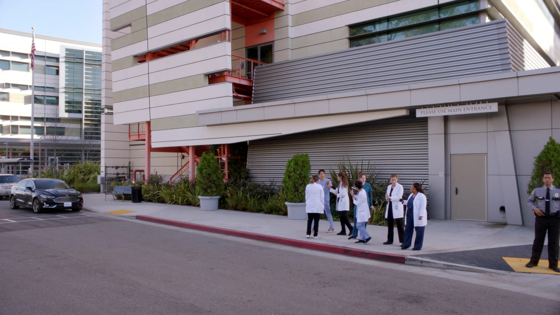 Greys_Anatomy_S19E11_1982.jpg