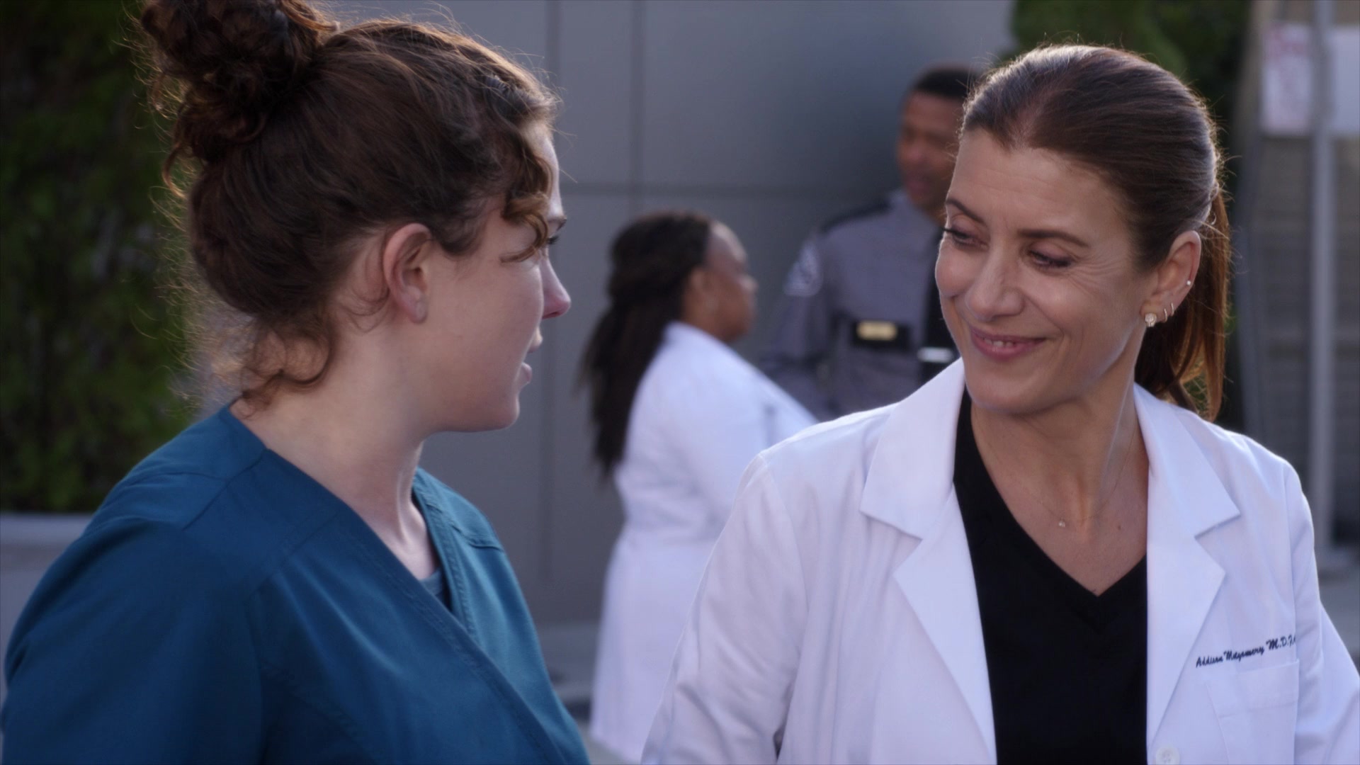 Greys_Anatomy_S19E11_1988.jpg
