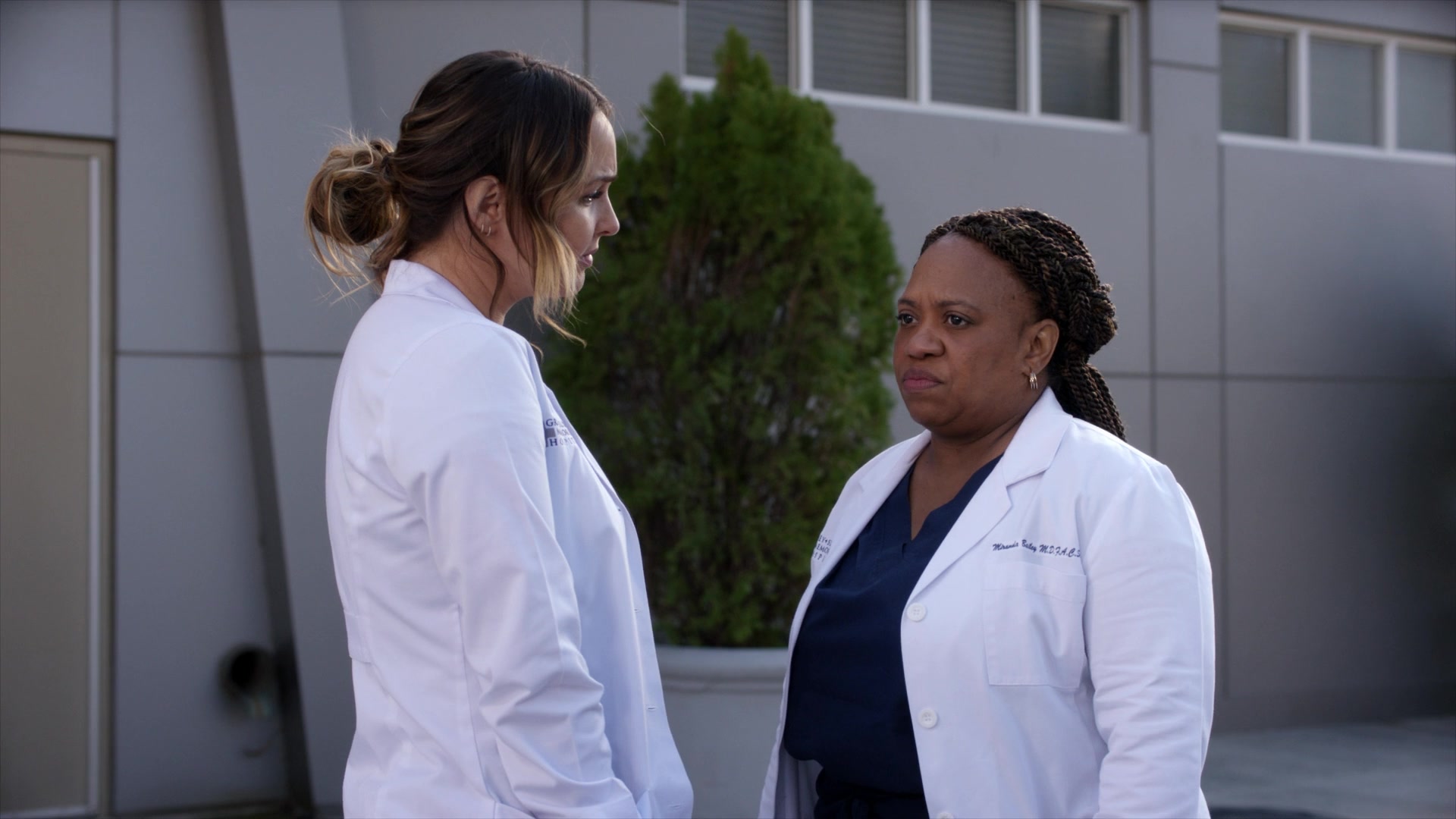 Greys_Anatomy_S19E11_1997.jpg
