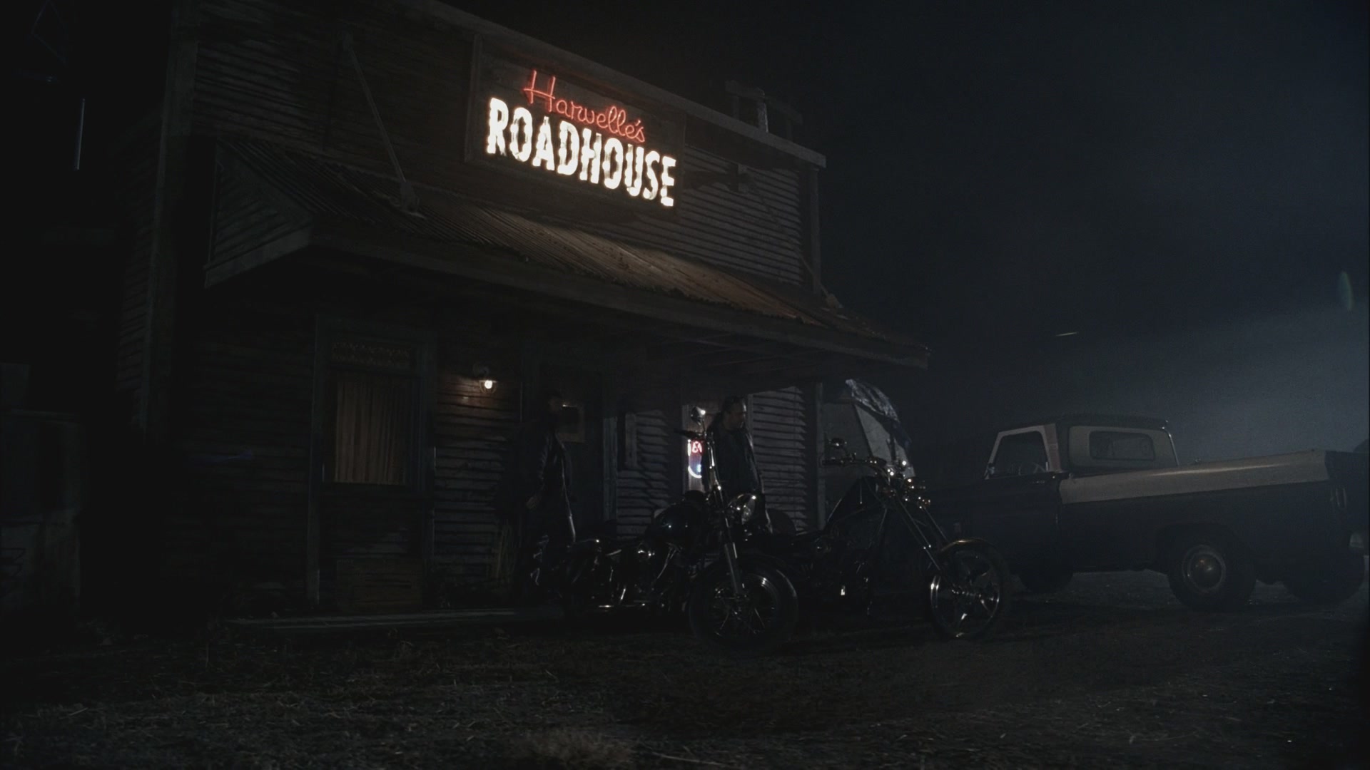 Ljv e ljhjub 2024. Бар Эллен сверхъестественное. Сверхъестественное бар "Roadhouse". Сверхъестественное бар охотников. Бар Эстетика сверхъестественное.