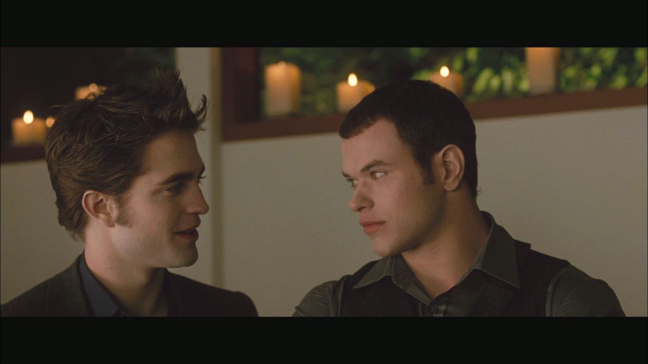 NewMoonMTVClip0006.jpg