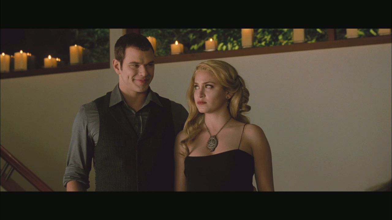 NewMoonMTVClip0027.jpg