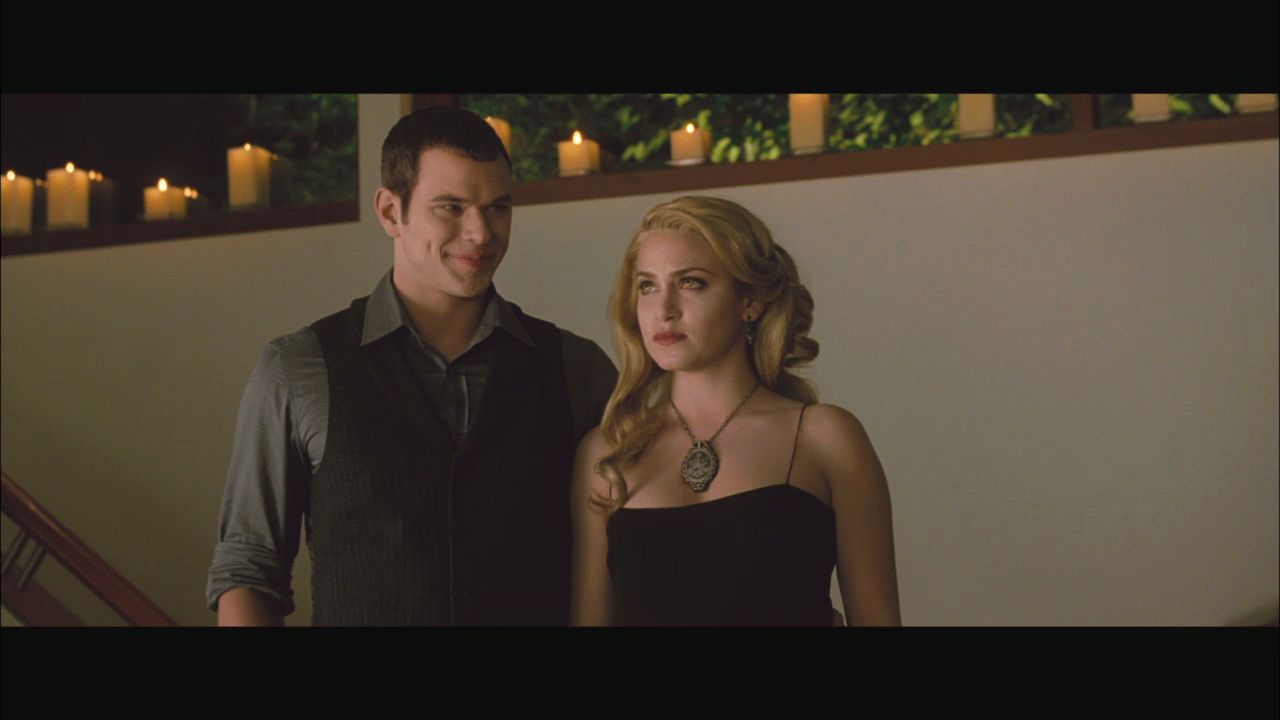 NewMoonMTVClip0028.jpg