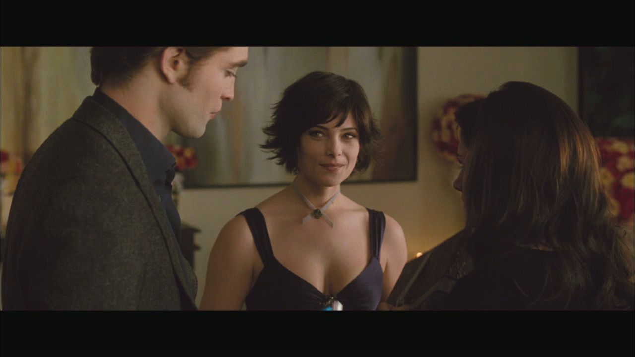 NewMoonMTVClip0029.jpg