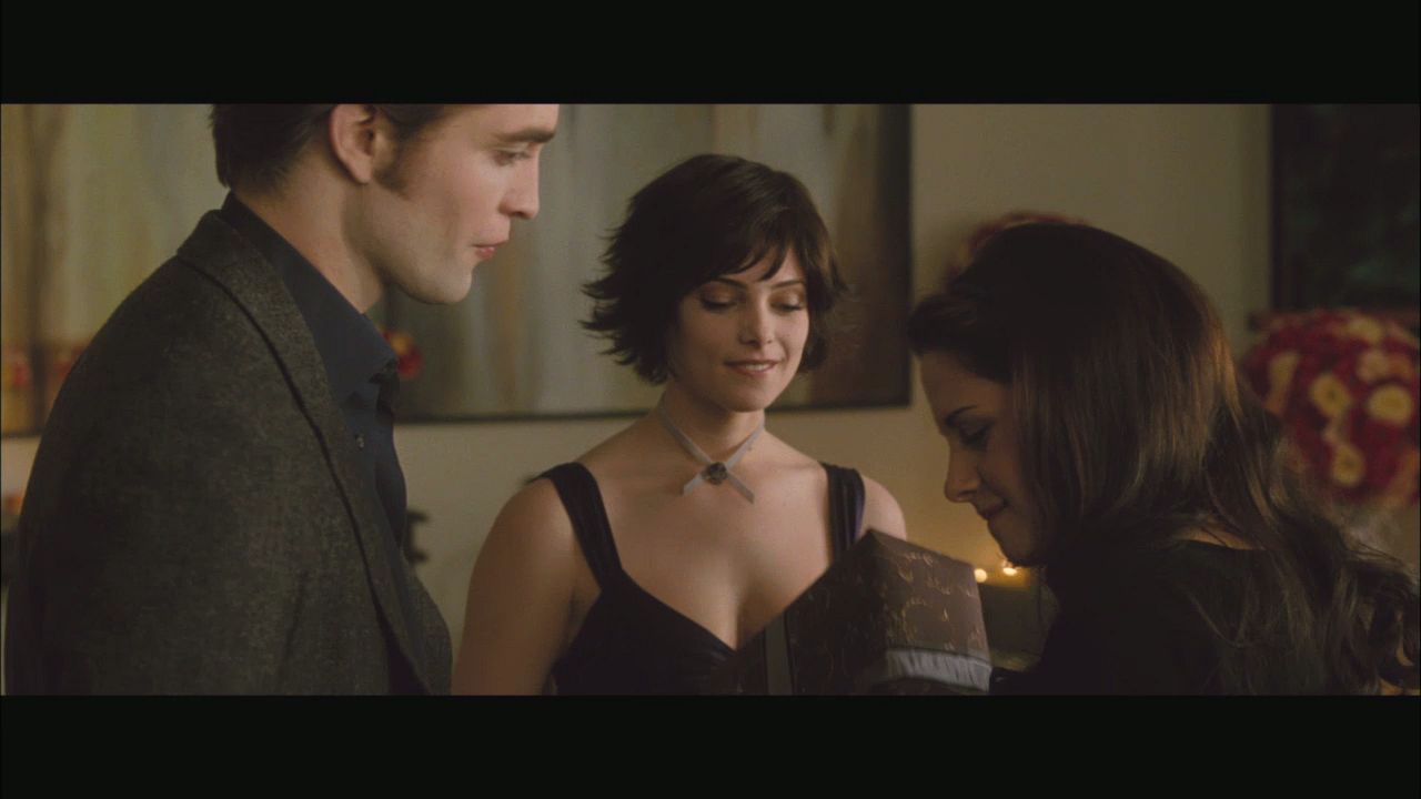 NewMoonMTVClip0030.jpg