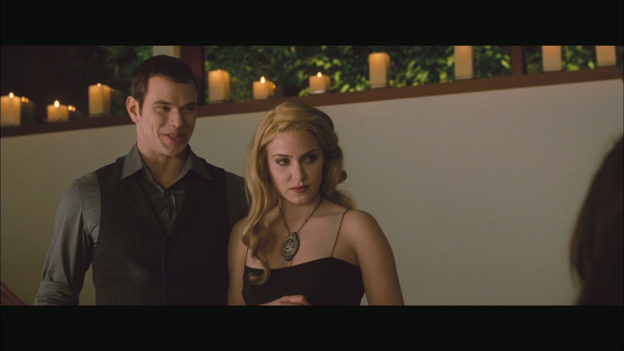 NewMoonMTVClip0032.jpg