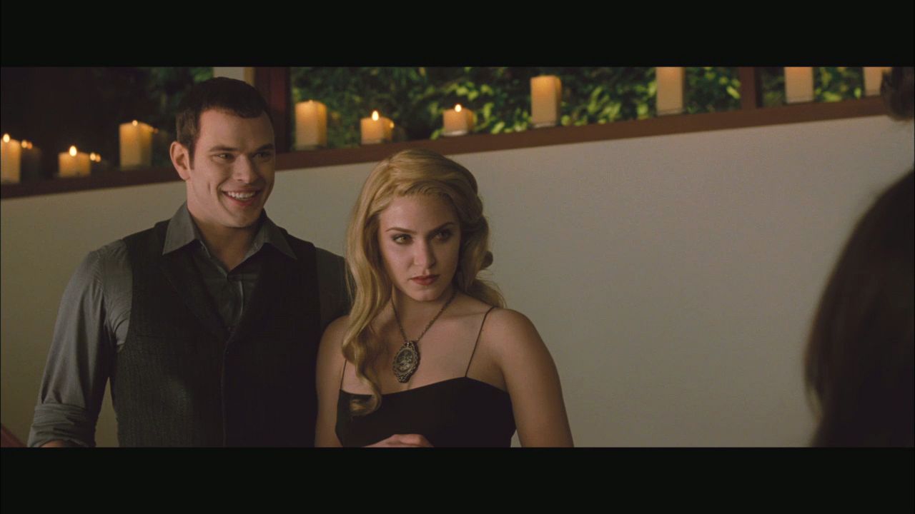 NewMoonMTVClip0033.jpg