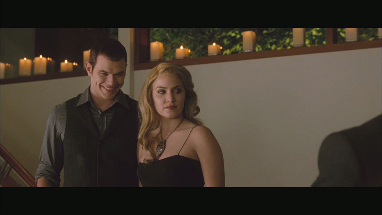 NewMoonMTVClip0040.jpg