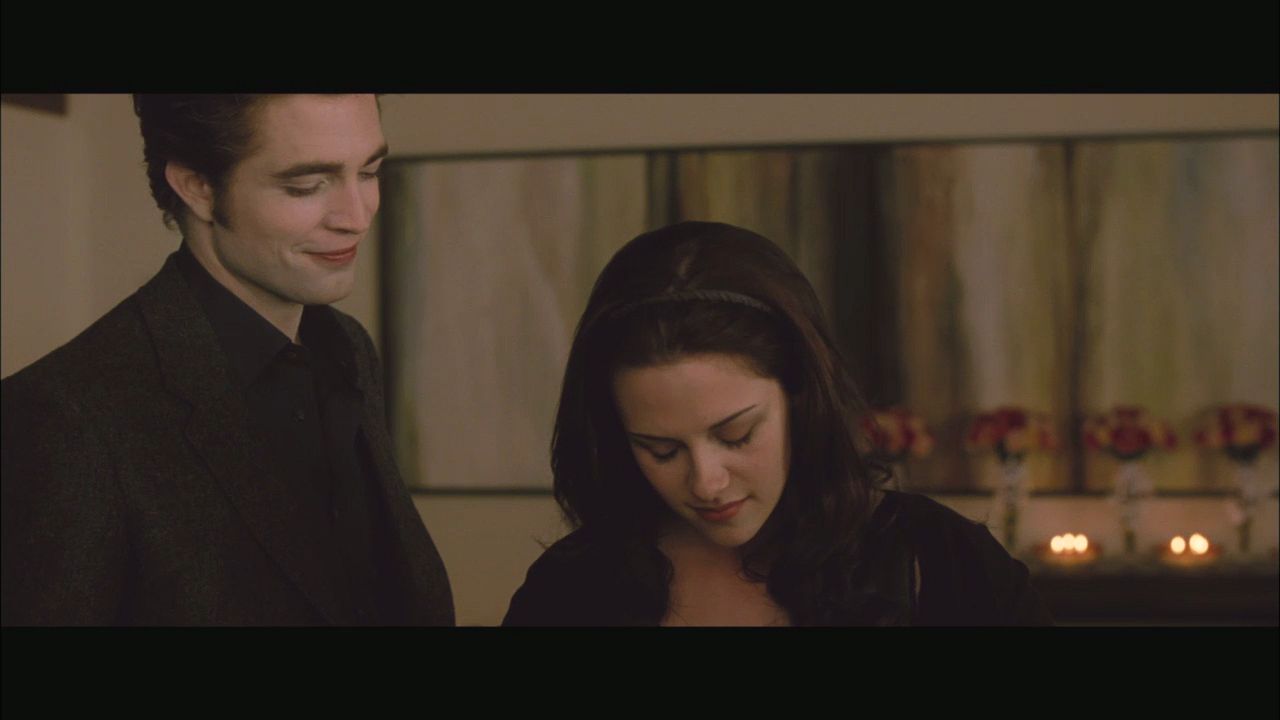 NewMoonMTVClip0055.jpg