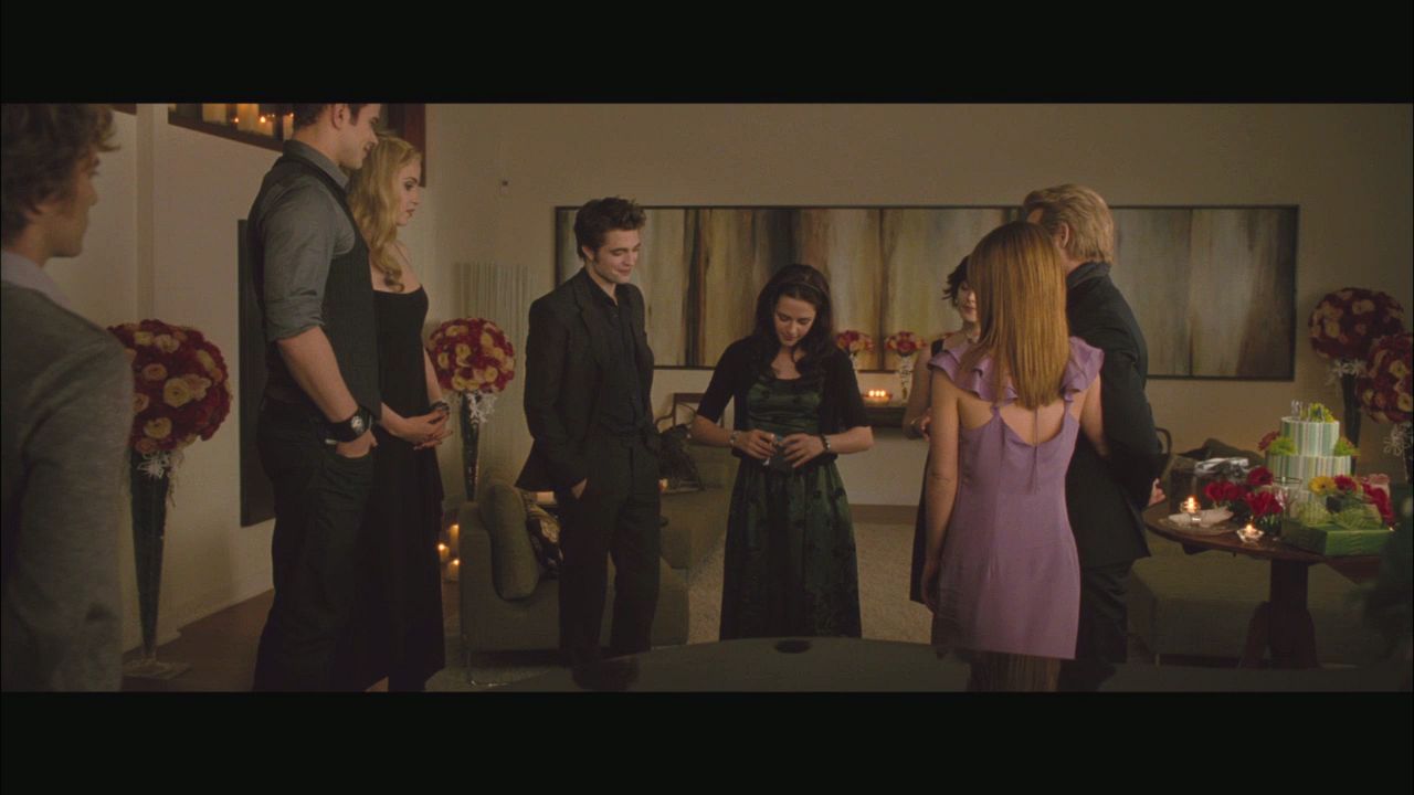 NewMoonMTVClip0057.jpg
