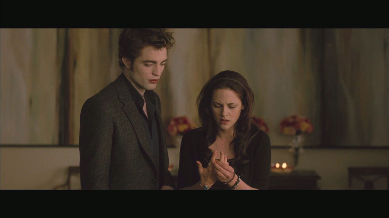 NewMoonMTVClip0065.jpg