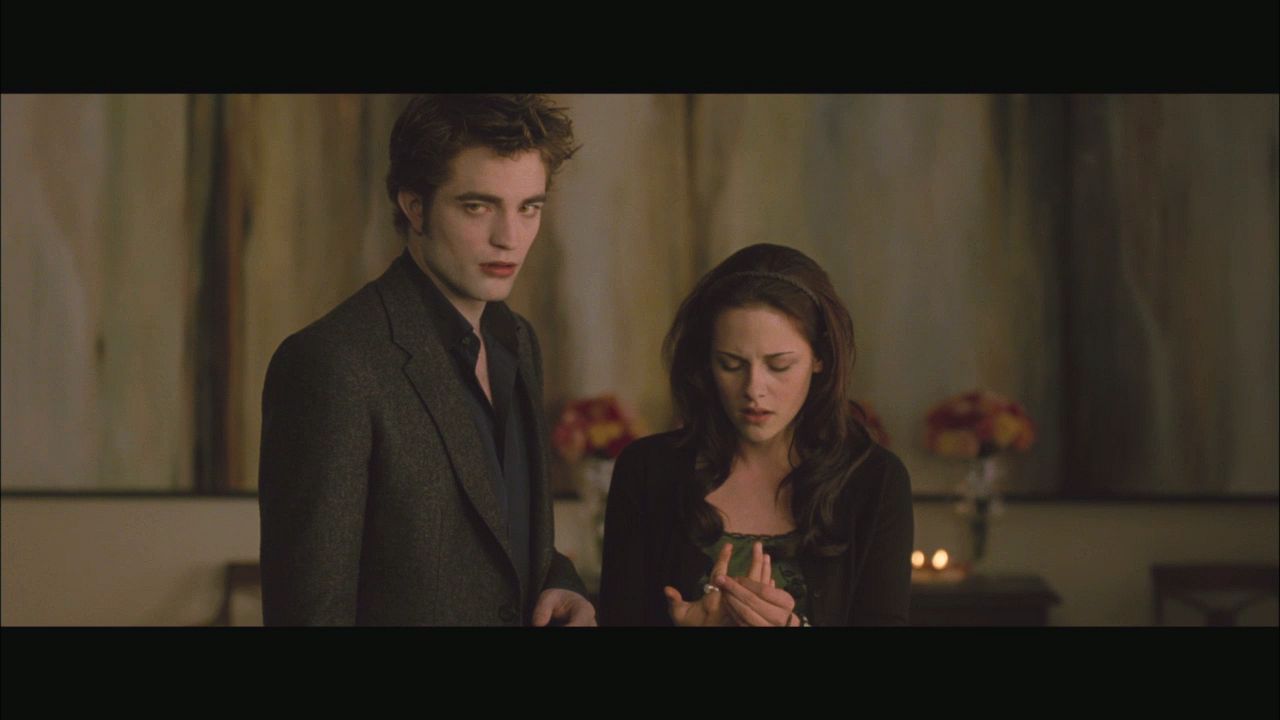 NewMoonMTVClip0066.jpg
