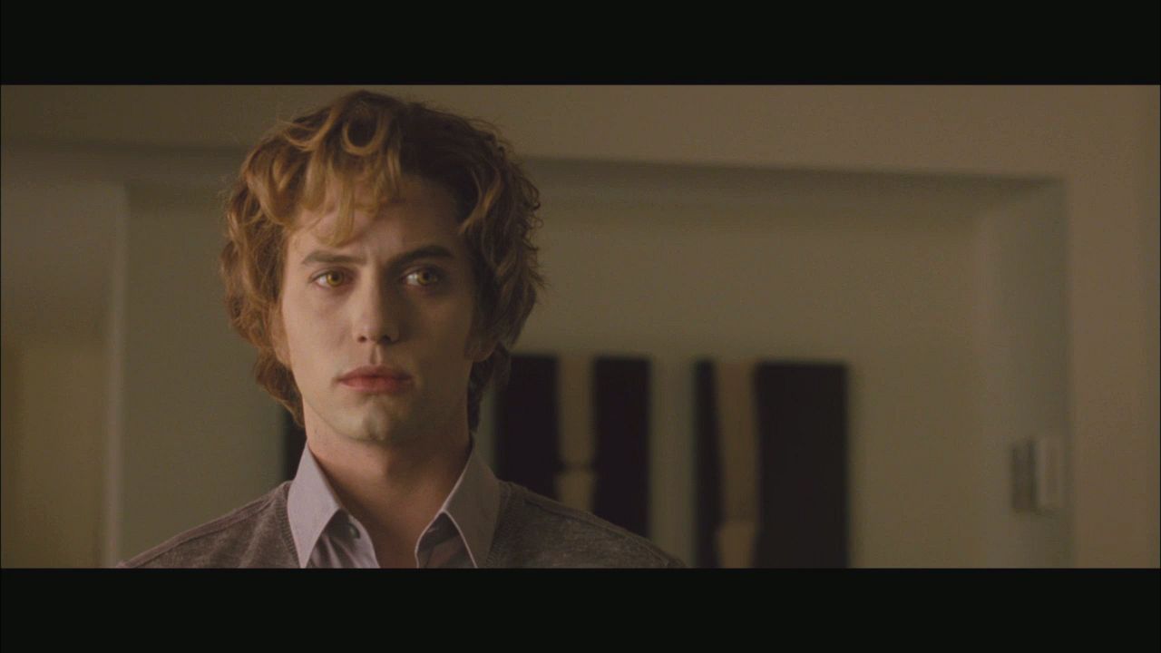 NewMoonMTVClip0070.jpg