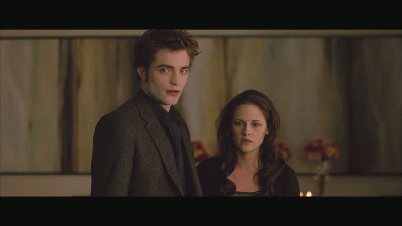 NewMoonMTVClip0071.jpg