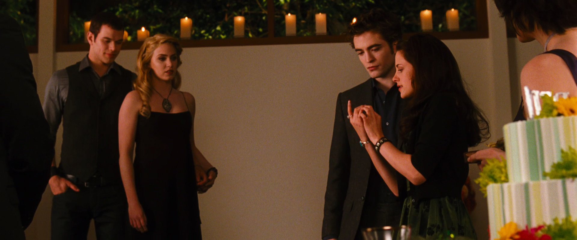 NewMoon_Teaser0037.jpg