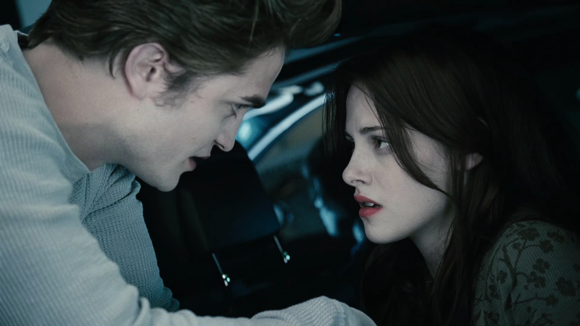 TwilightTrailer0177.jpg