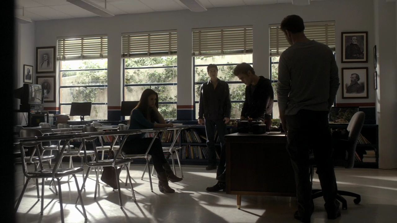 121VampireDiaries0304.jpg