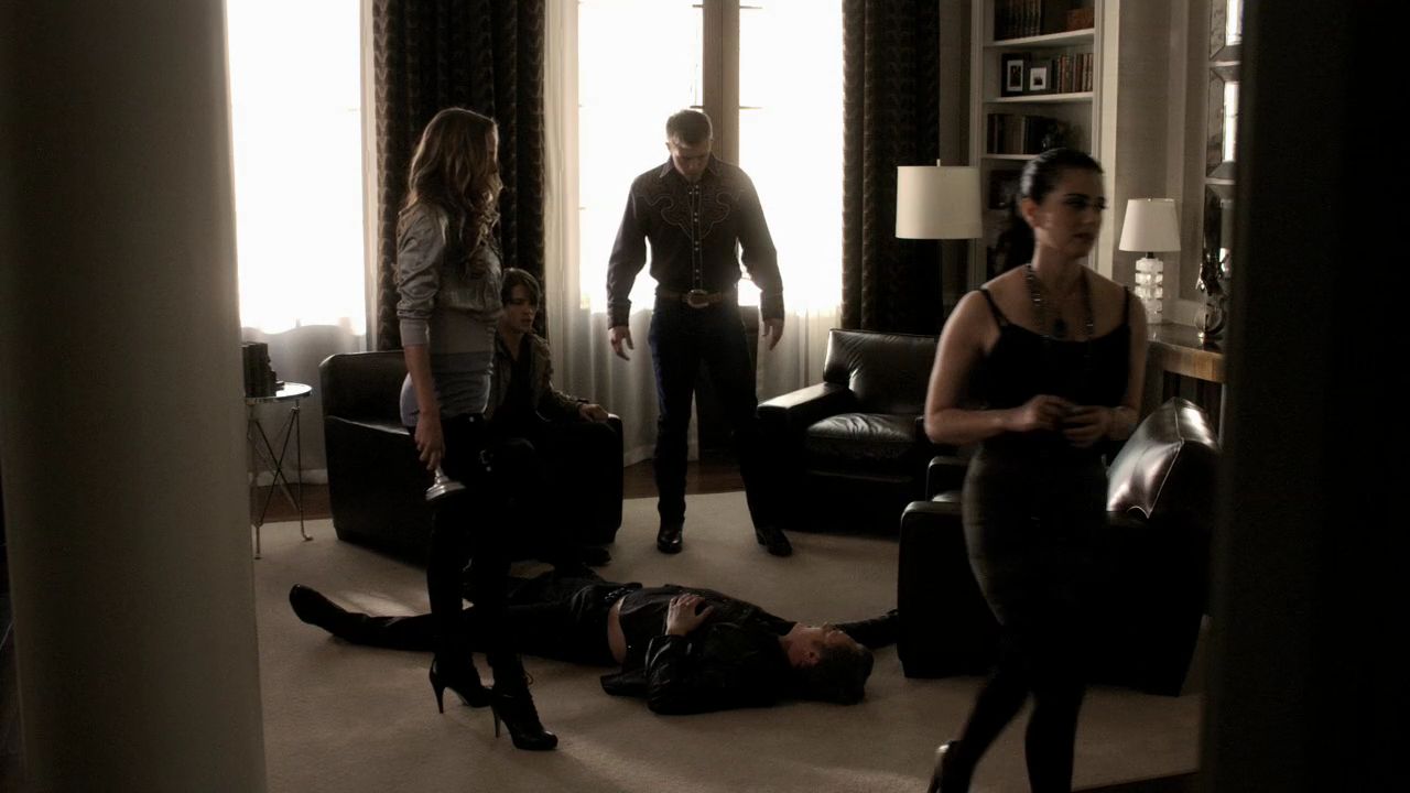 121VampireDiaries1018.jpg