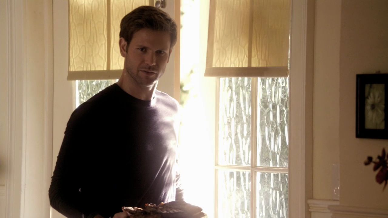 204VampireDiaries0600.jpg