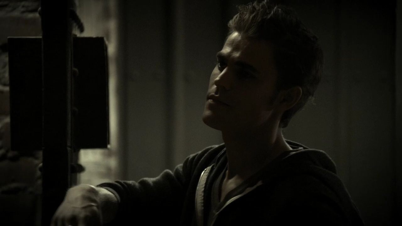 204VampireDiaries0710.jpg