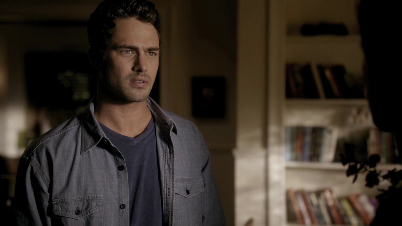 204VampireDiaries1125.jpg