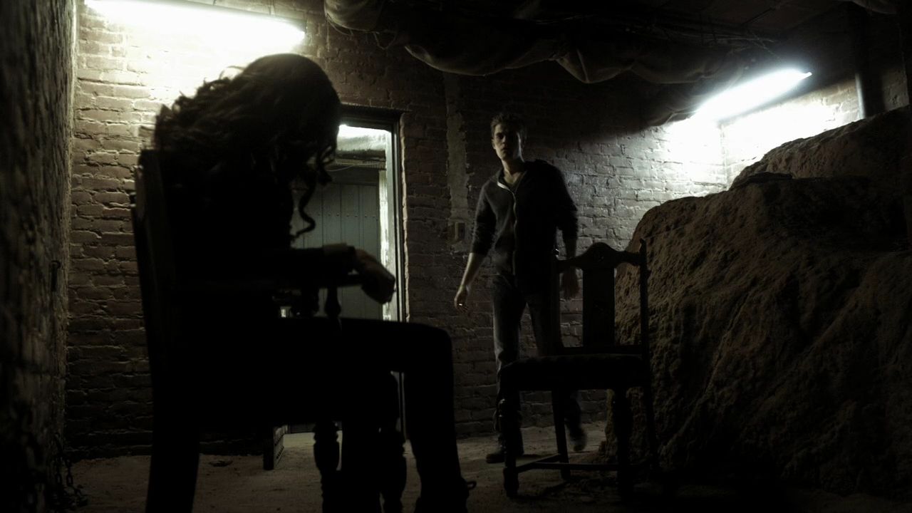 204VampireDiaries1300.jpg
