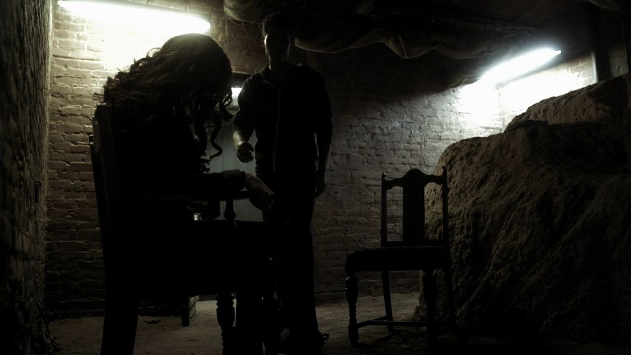 204VampireDiaries1302.jpg