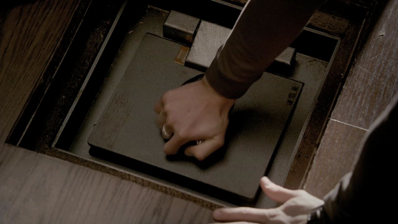 205VampireDiaries0089.jpg
