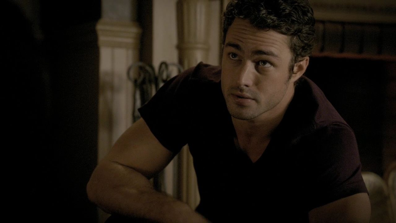 205VampireDiaries0093.jpg