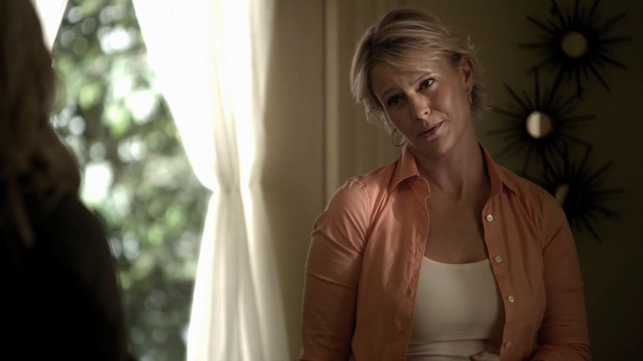 205VampireDiaries0228.jpg