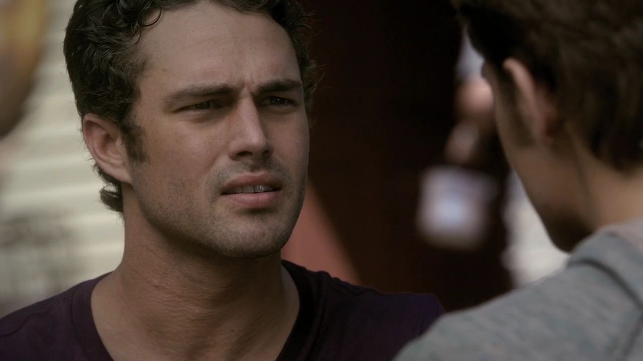 205VampireDiaries0300.jpg