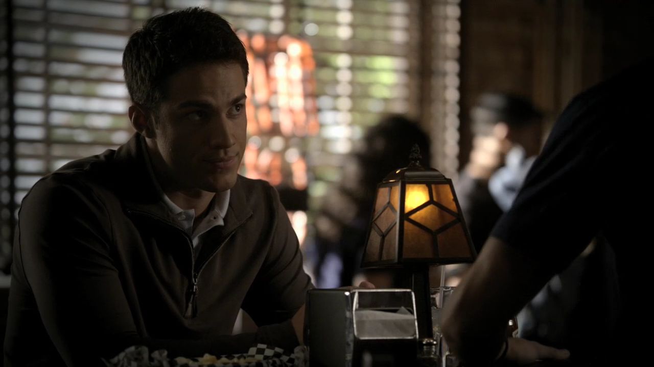 205VampireDiaries0402.jpg