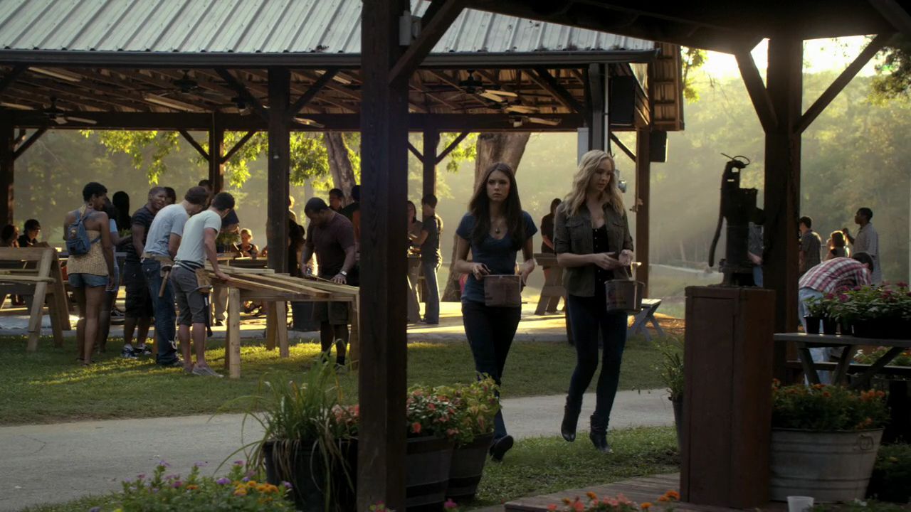 205VampireDiaries0484.jpg