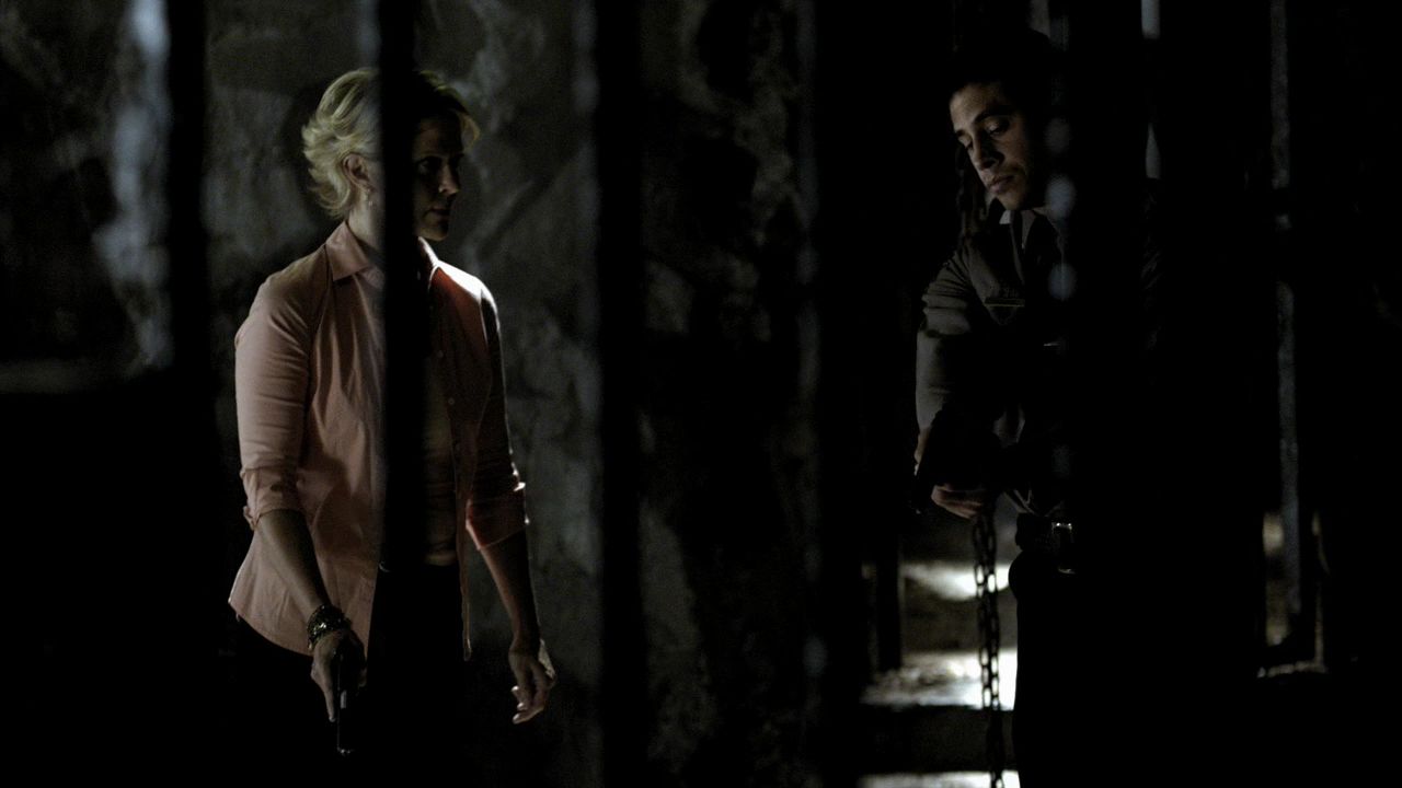205VampireDiaries1001.jpg