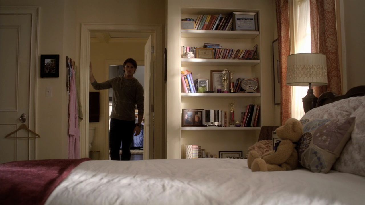 208VampireDiaries0061.jpg
