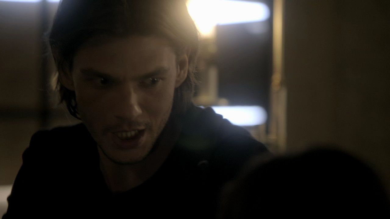 208VampireDiaries0244.jpg