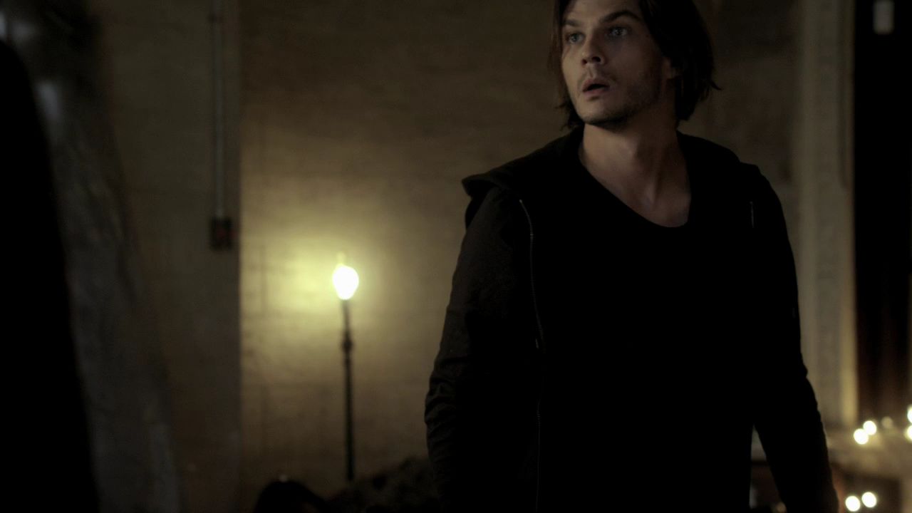 208VampireDiaries0256.jpg