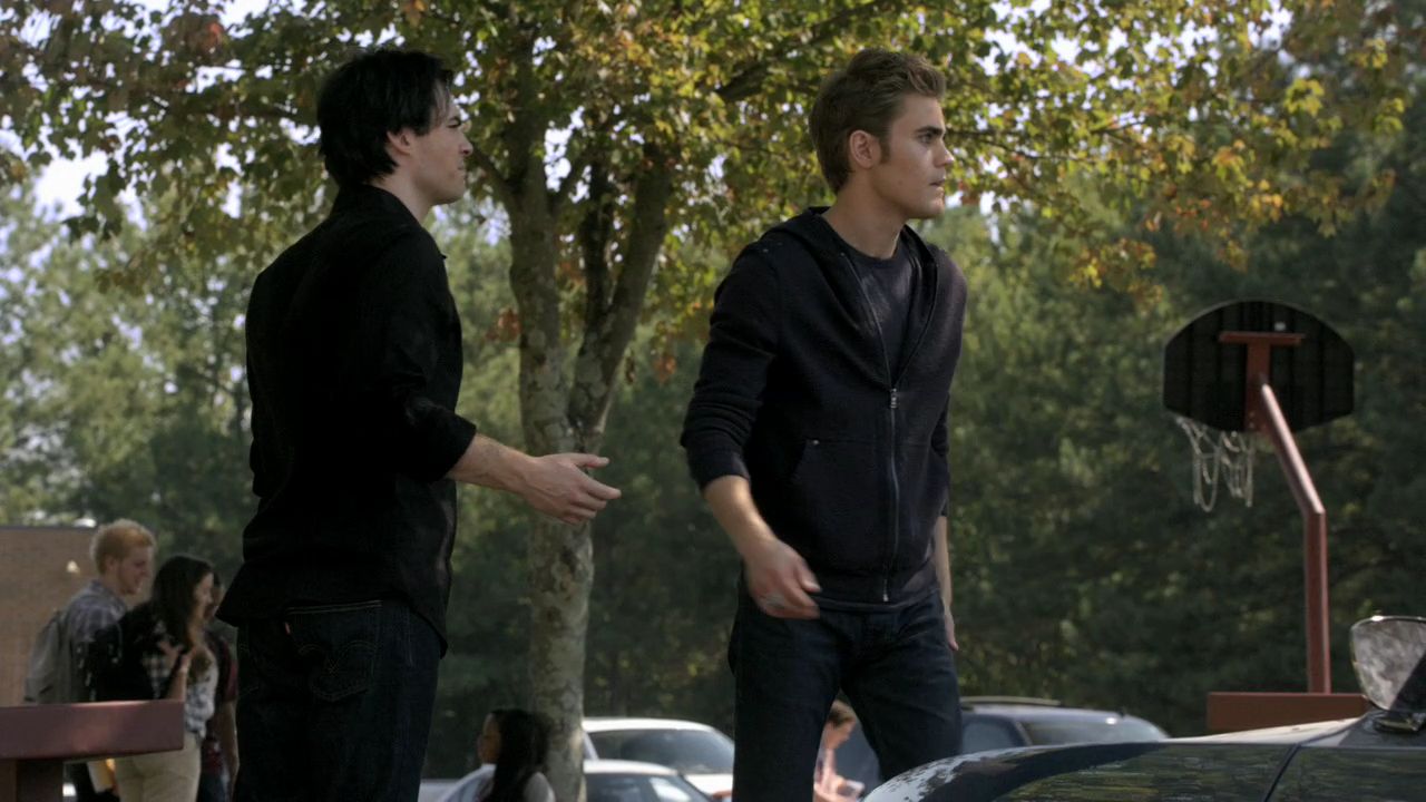 208VampireDiaries0306.jpg