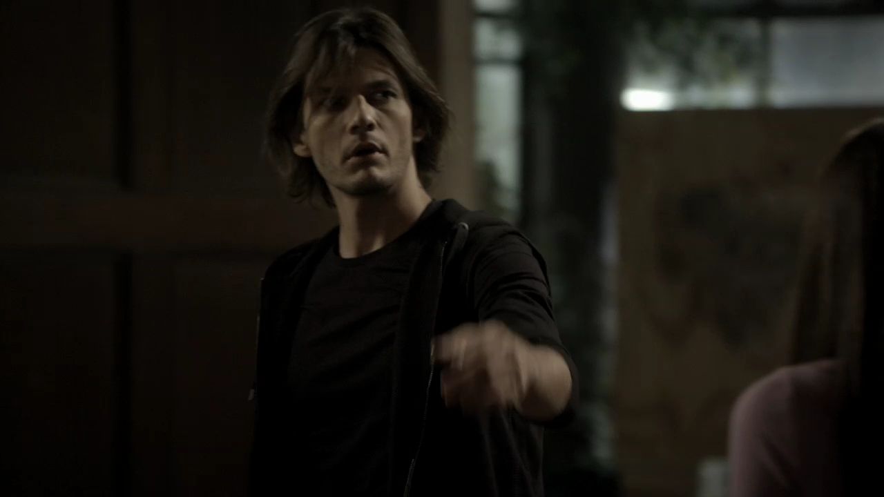 208VampireDiaries0903.jpg