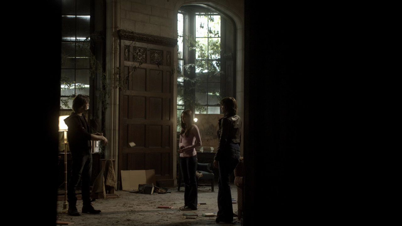 208VampireDiaries0911.jpg