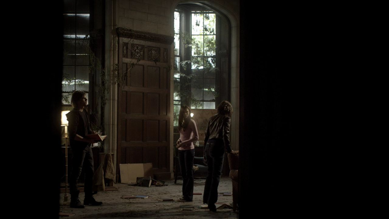208VampireDiaries0925.jpg