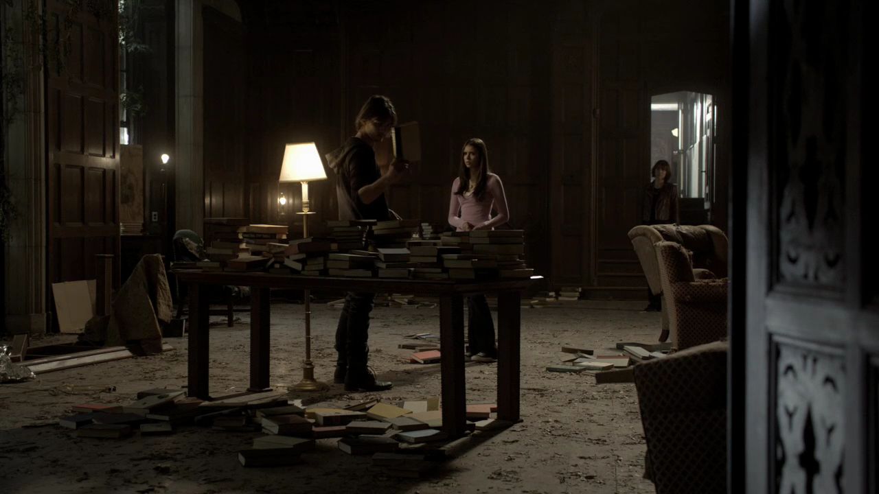 208VampireDiaries0931.jpg