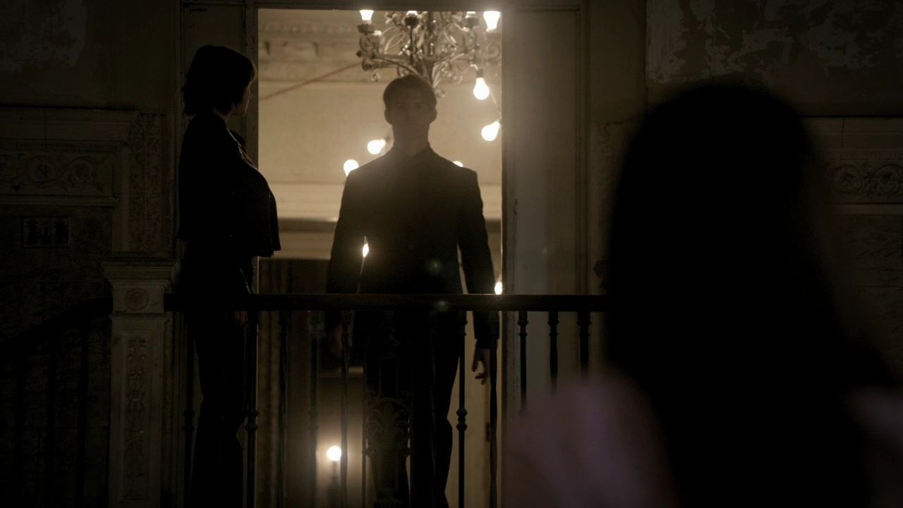 208VampireDiaries1222.jpg