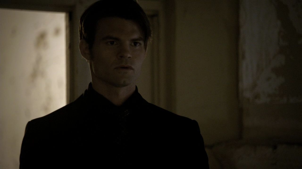 208VampireDiaries1225.jpg
